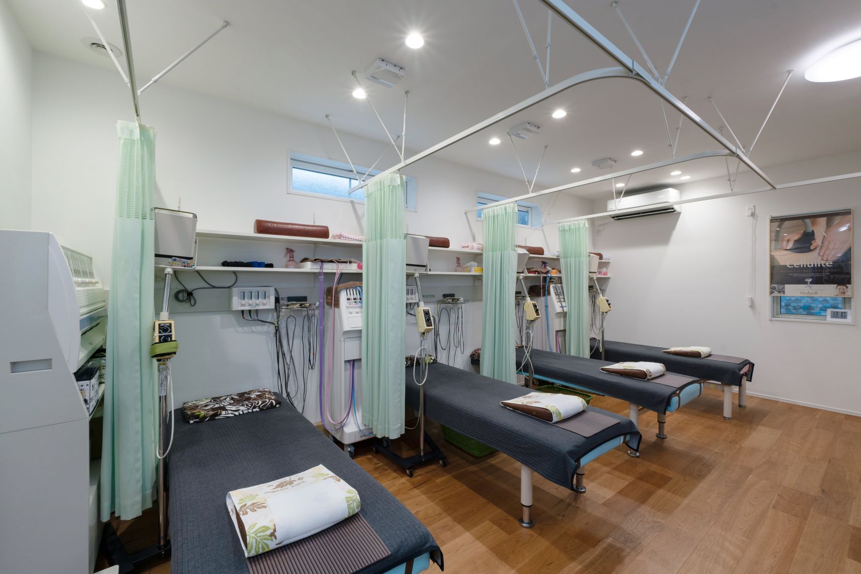 ［新品未使用］サロン／鍼灸院／施術室一式分 施術内容 | 多々良整骨院